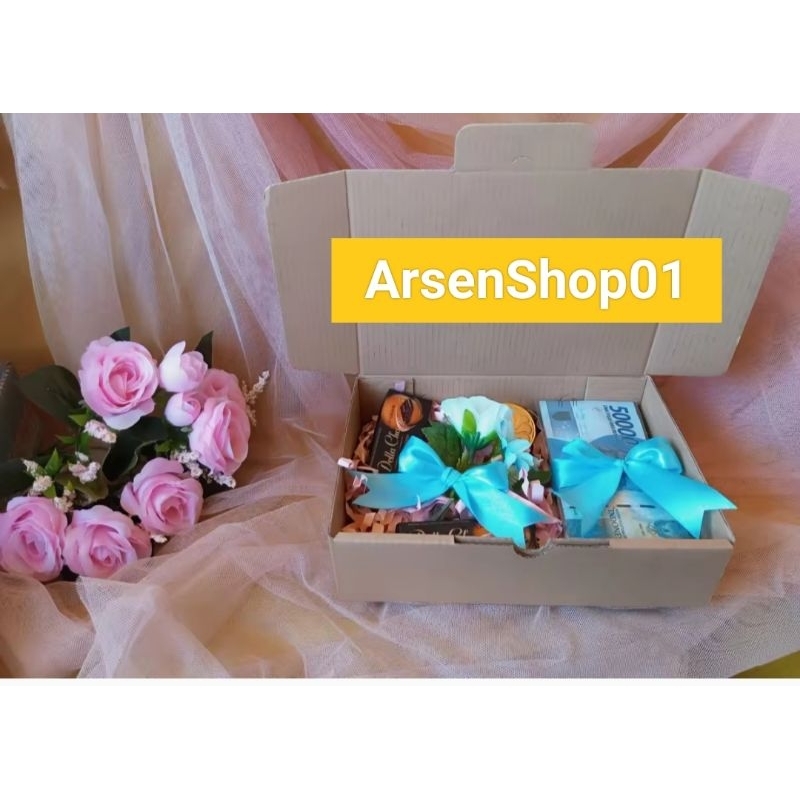 

Hampers kado / gift cantik kado ultah untuk orag tersayang