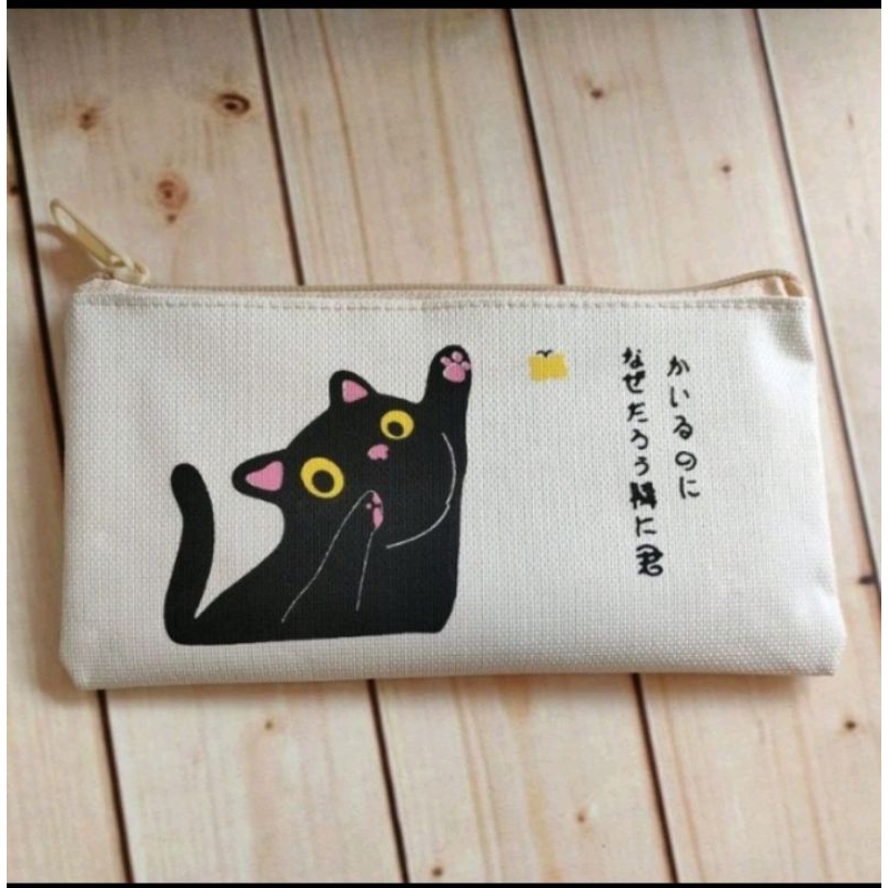 

Tempat pensil kucing viral
