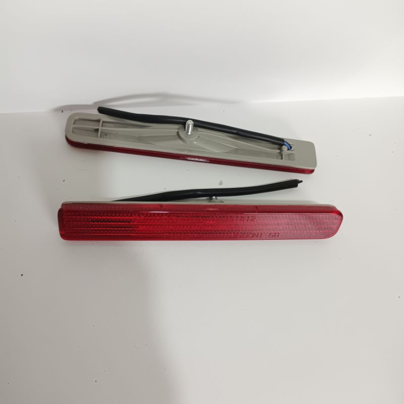 Lampu Reflektor bumper bemper belakang Suzuki ertiga 2020 pakai lampu