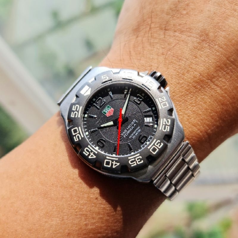 Tag Heuer Formula 1 One F1 Professional 200m Black Dial quartz WAC1110