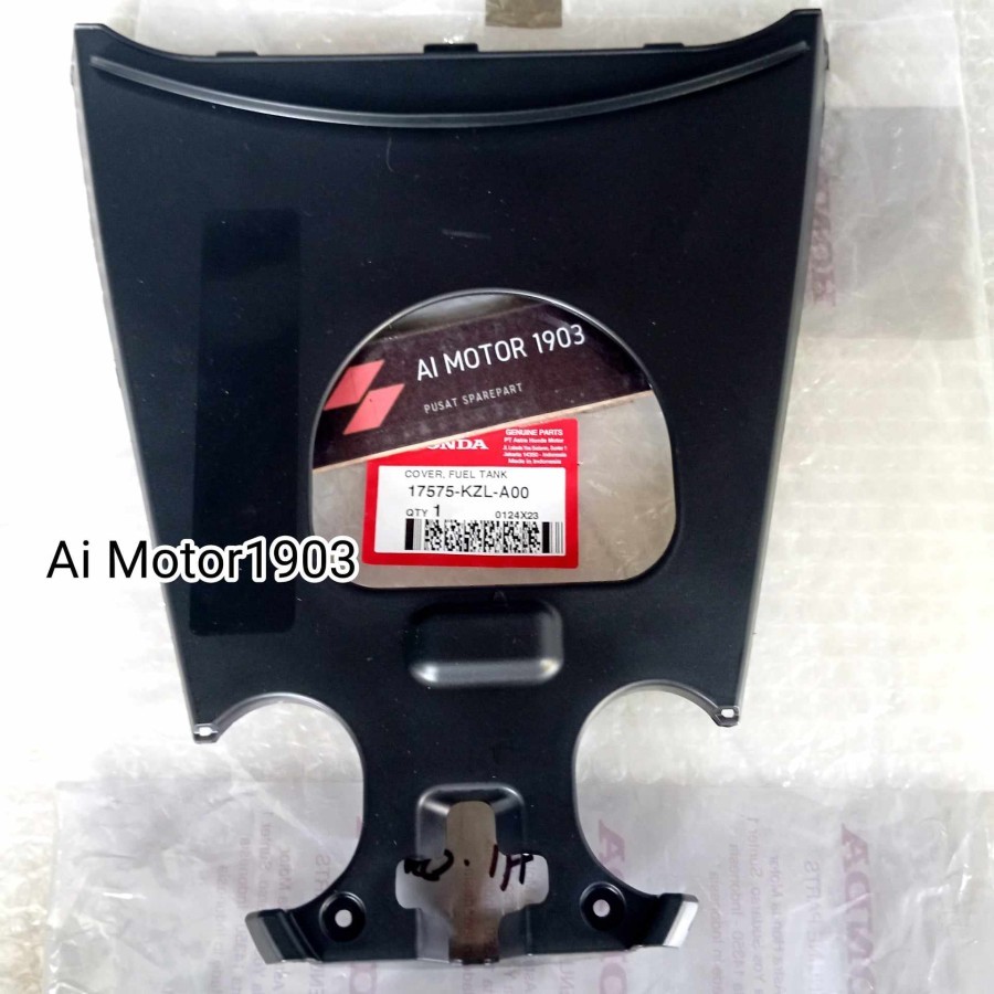 COVER TUTUP TANGKI BENSIN TENGKI BAHAN BAKAR SPACY CARBU FI ORIGINAL 17575-KZL-A00