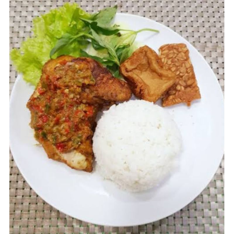 

Halal - Paket Komplit Ayam Penyet Cabe Ijo / Paket Komplit Ayam Penyet Cabe Merah ala Dapur Alula Pademangan - READY TO EAT SIAP MAKAN