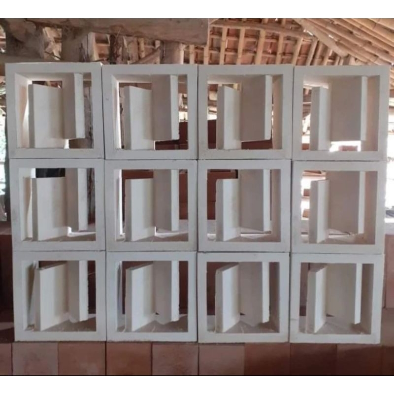 Roster beton loster minimalis motif jendela putih