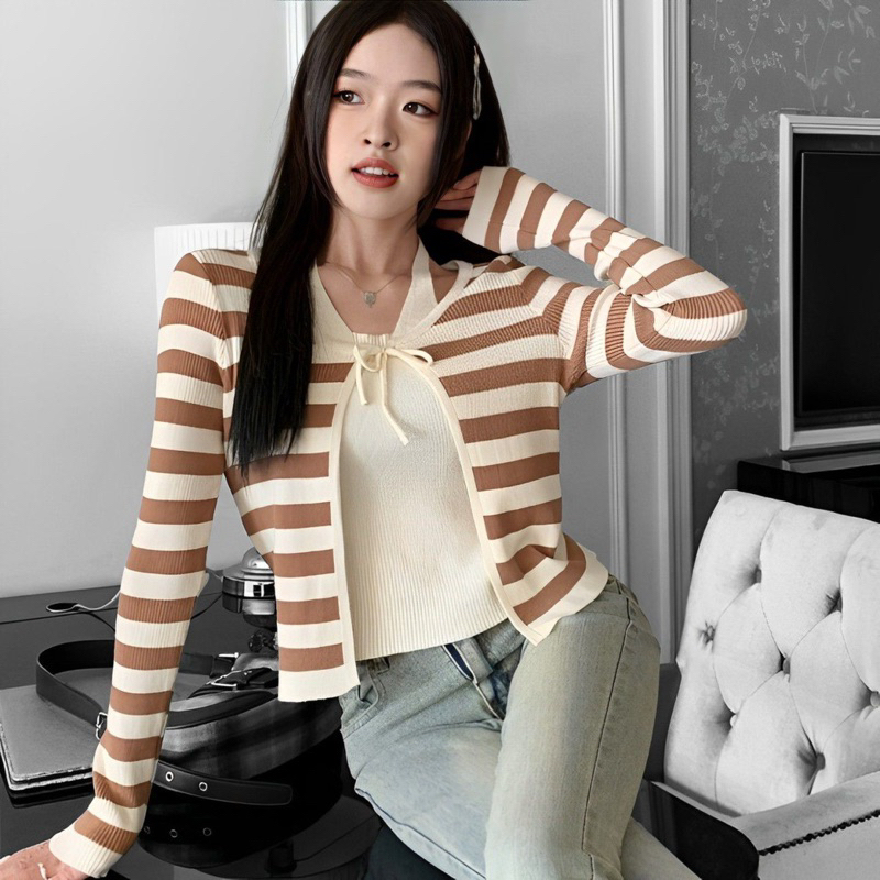 Agnes Atasan Rajut Wanita Croptop Tali Depan