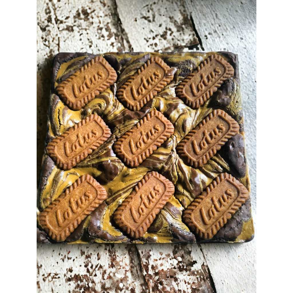 

biscoff brownies | premium fudgy brownies | brownies hampers | brownies birthday custom | uk. 20x20 | uk. 20x10