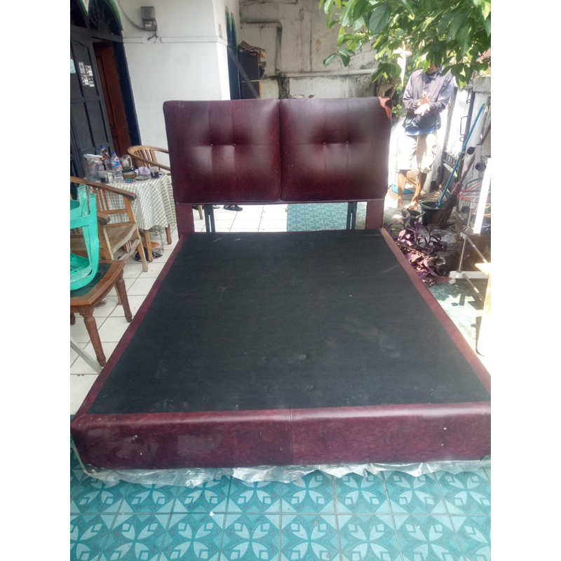 Dipan Kasur Central 160x200