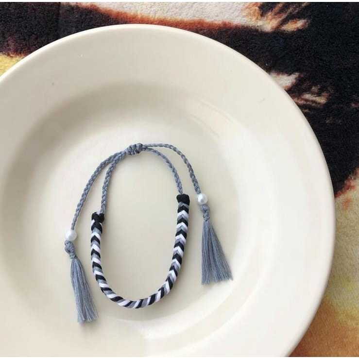 gelang tangan benang