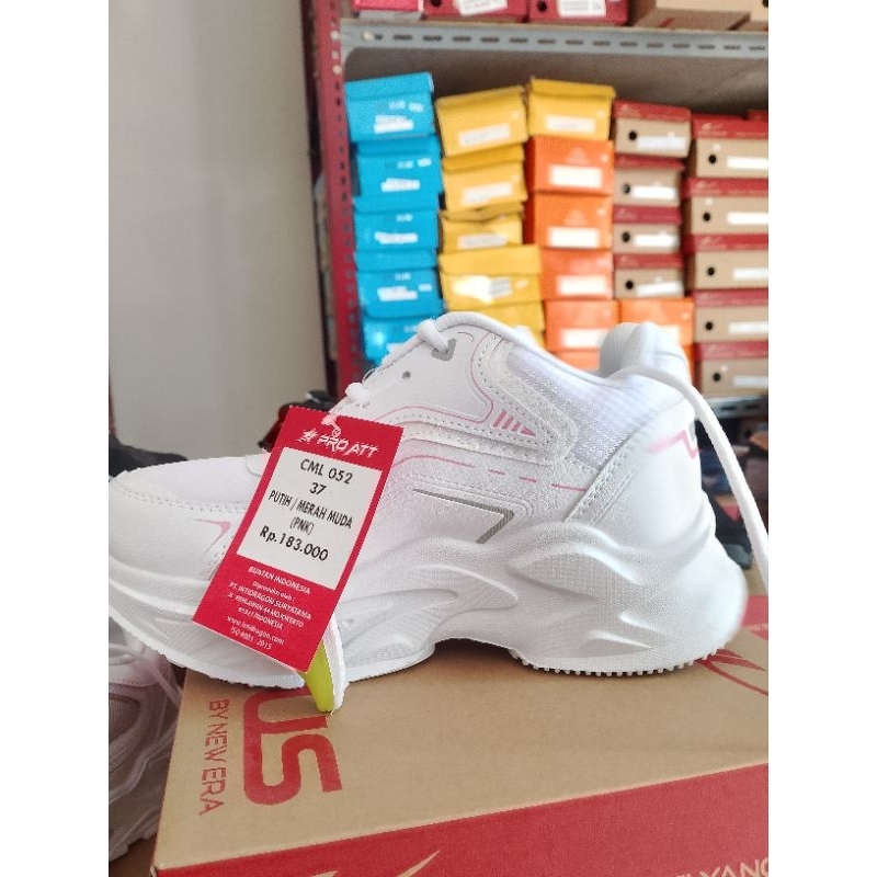 Sepatu Putih Pro Att