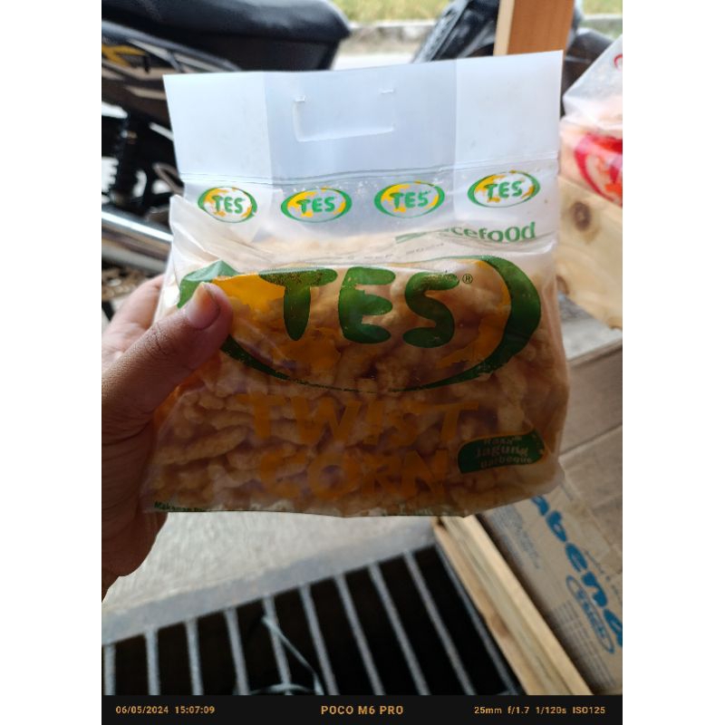 

cemilan snack tes stik twist corn rasa jagung barbeque