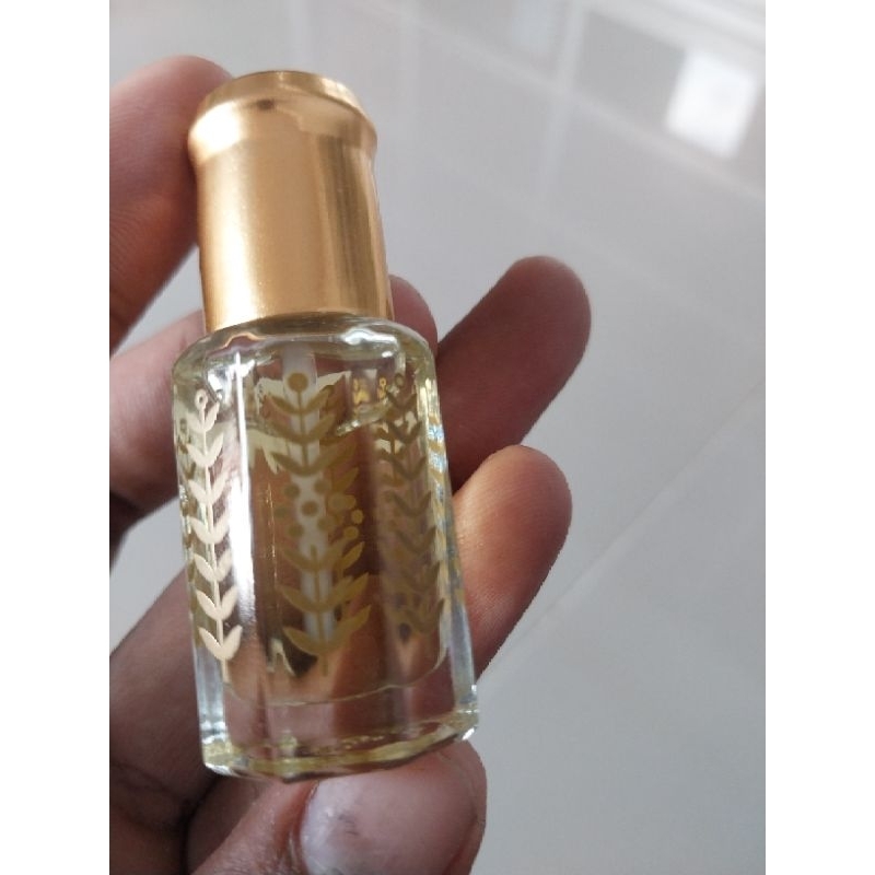 

minyak bibit sulingan cendana kupang asli isi 6ml