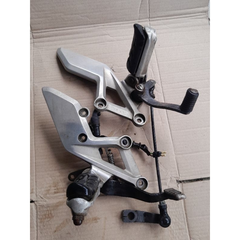 STEP PIJAKAN KAKI DEPAN CBR 150 CBR K45a ORIGINAL ( copotan motor )