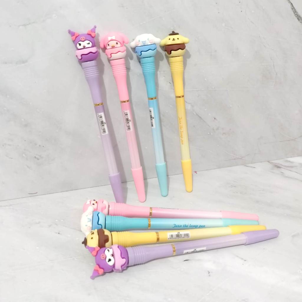 

Pulpen Lucu Putar LED / Cute Revolving Pen Cinnamoroll, Kuromi, Melody, Pompompurin