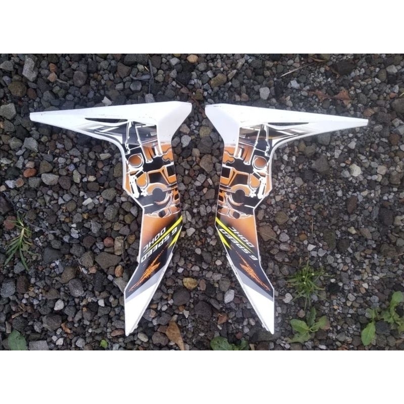cover bumerang bodi samping segitiga Honda Sonic 150 original