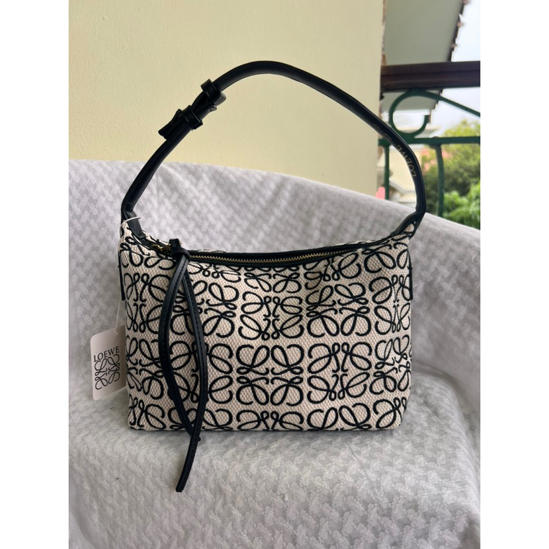 tas hobo top handle tas loewe cubi jacuard size kecil