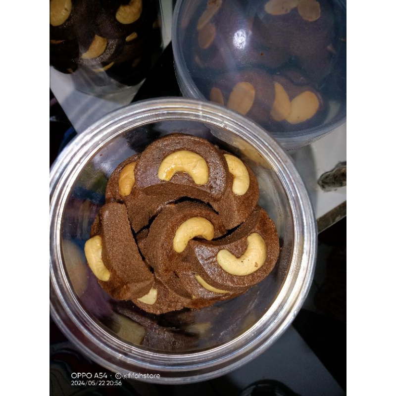 

kue Choco cookies kacang mete premium ukuran toples 500gram