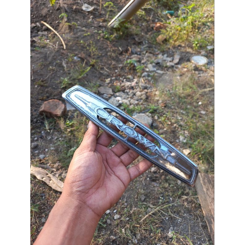 emblem Grill Toyota Crown original