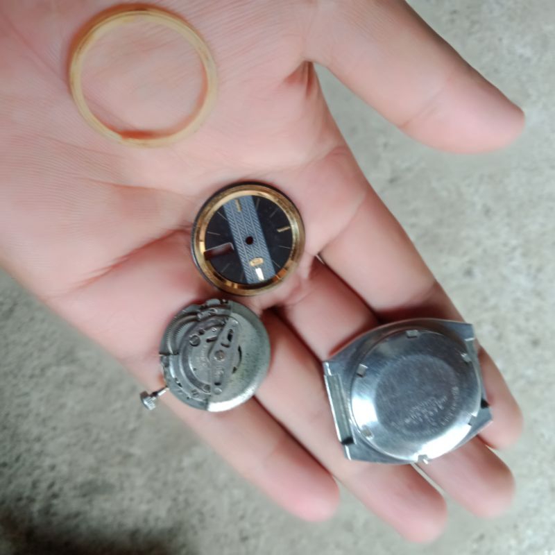 Casing dial dan mesin Seiko 6309 bahan
