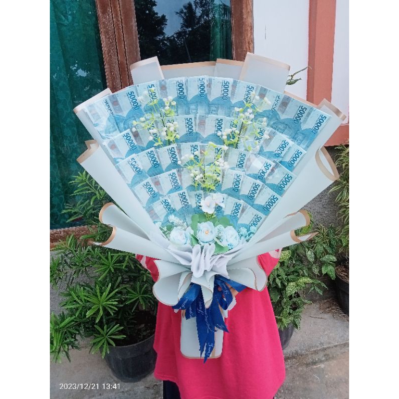 Zaada bouqet bunga- boneka wisuda- uang
