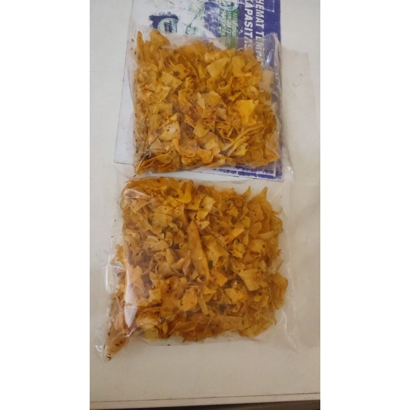 

kripik kriwil pedas 200g