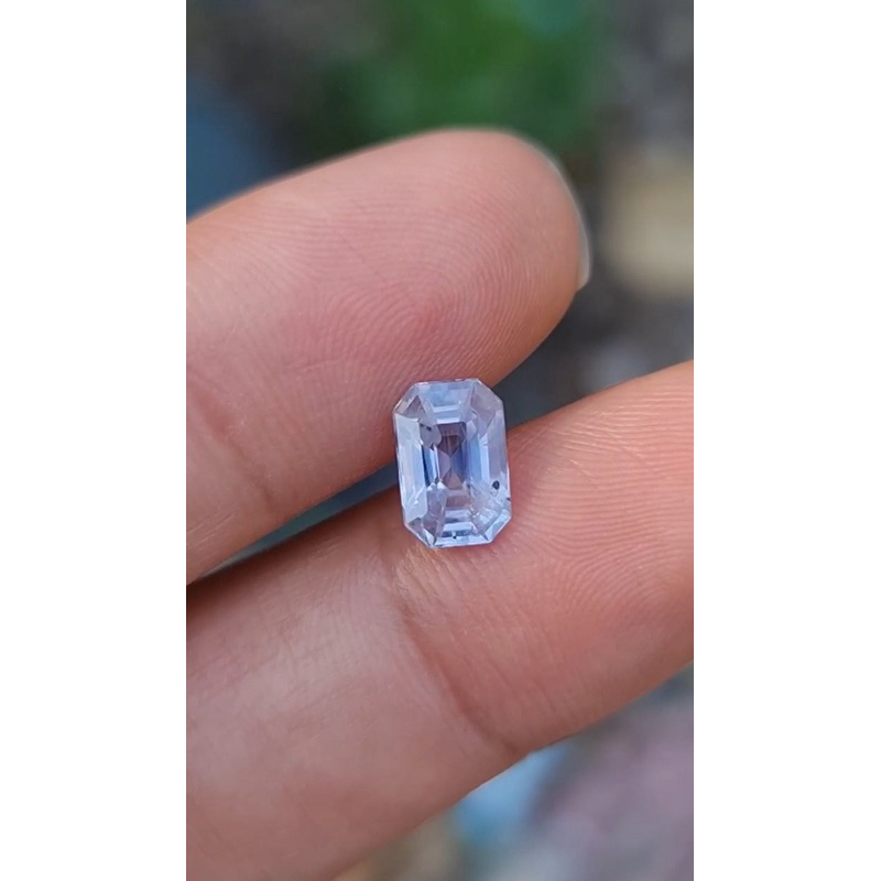 natural light blue sapphire srilanka no heated 2ct memo gri clean