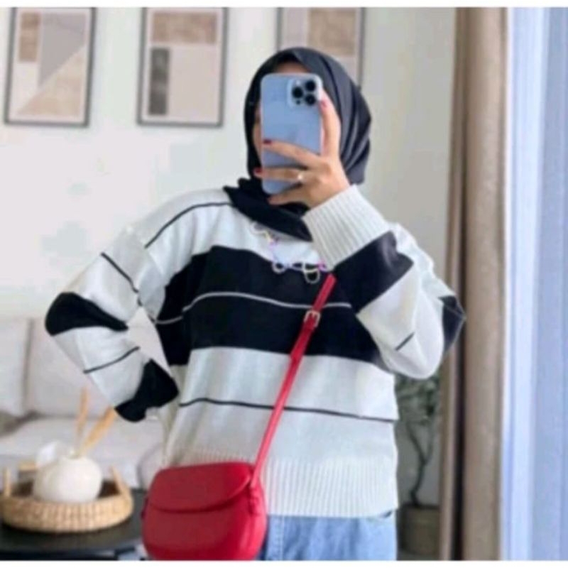 Atasan (Blouse) Model Crop Dengan Motif Garis