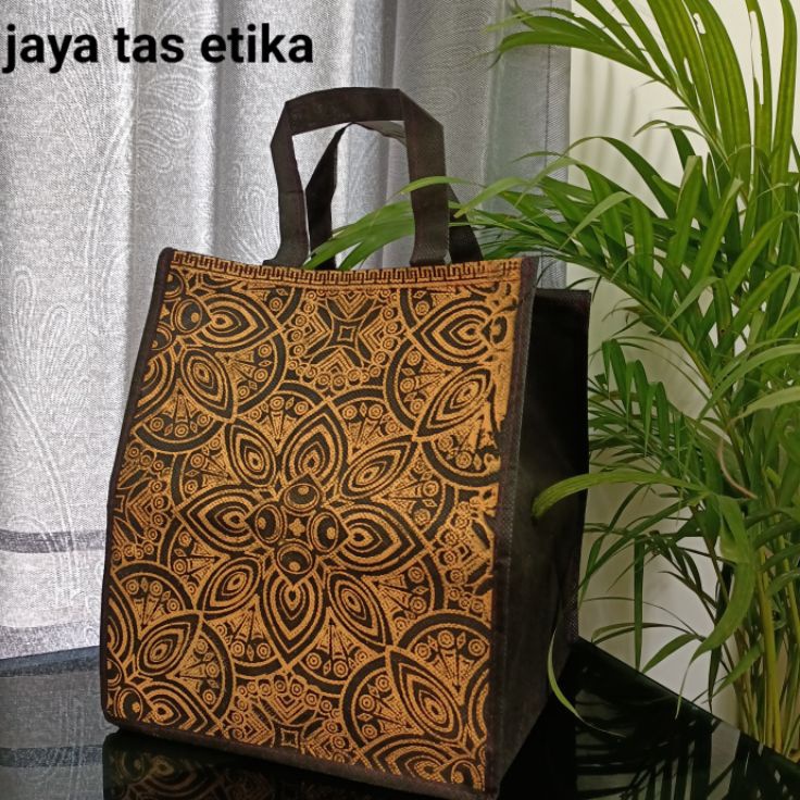 

tas hajatan dus nasi 22 harga per lusin isi 12 psc