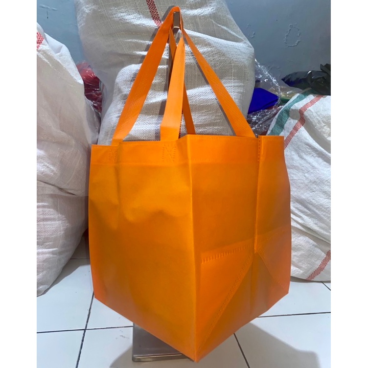 

1 PACK 6 PCS GOODIEBAG TAS HAJATAN 25x25 CM TINGGI 28 CM TAS NASI BOX TAS HAJATAN KOTAK NASI TAS WALIMATUL TAS SPUNBOND TERMURAH TAS SUNBOND SOUVENIR TAS SEMINAR TAS RAMAH LINGKUNGAN