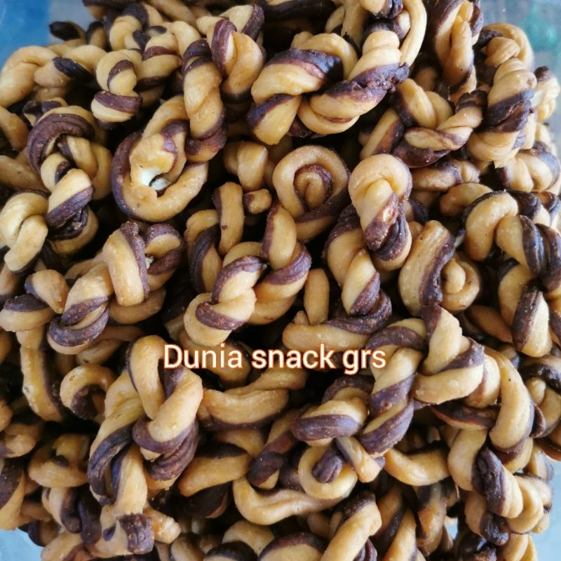 

Pluntir warna 500gr rasa manis gurih / Plintiran /Untir untir / Kue tambang