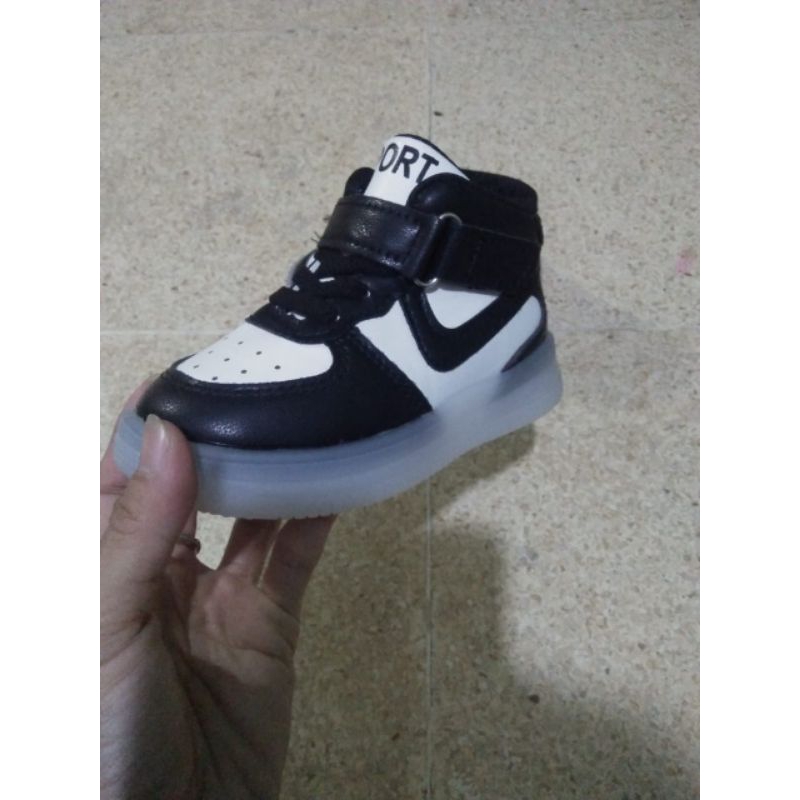 SEPATU ANAK LAKI LAKI DAN PEREMPUAN ,LAMPU LED IMPORT ANAK USIA 1-5TAHUN