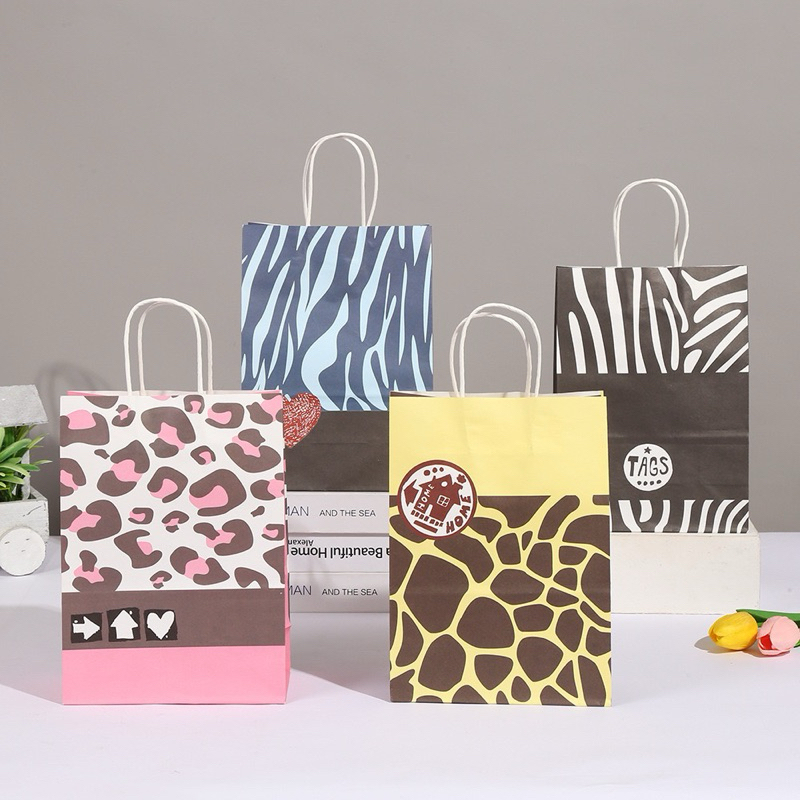 

Paper Bag.Tas Kado Motif gambar motif kulit animal. Simple Goodie Bag