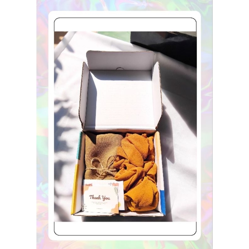 

[Ready Stock] HAMPERS HIJAB GIFT BOX BELLA SQUARE // HAMPERS ULTAH // HAMPERS GRADUATION // GIFTBOX HIJAB