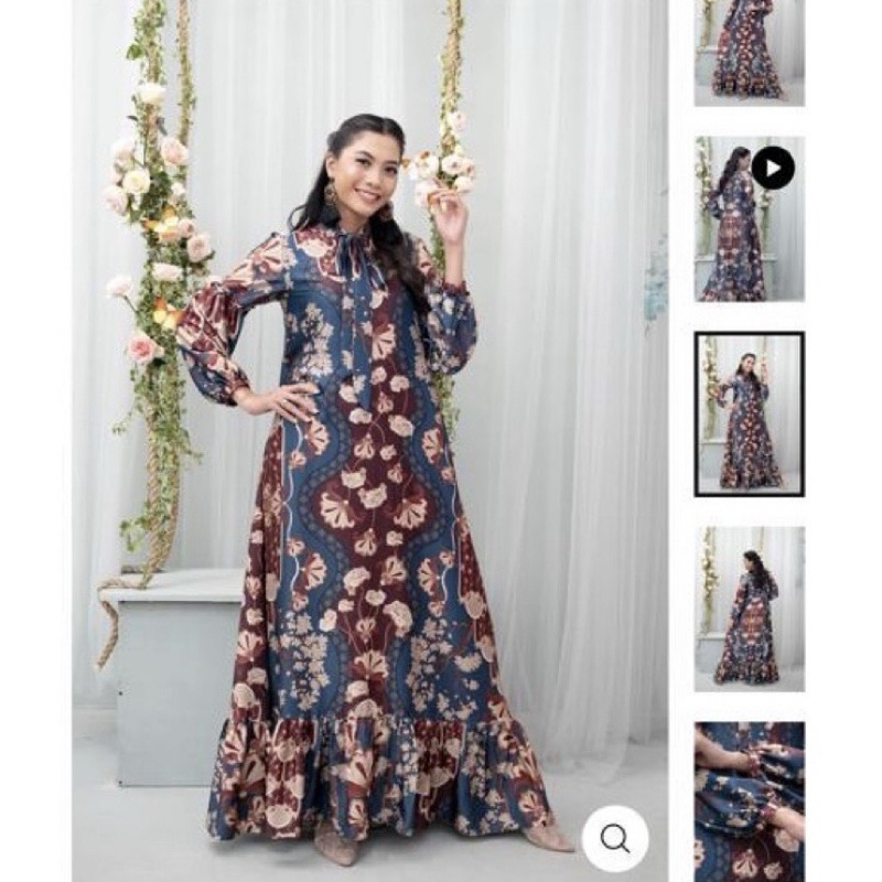 preloved dress wearing klamby thalia dawn size M