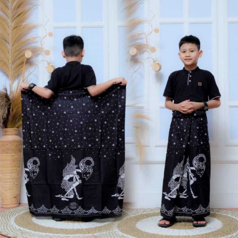 SARUNG WAYANG ANAK UMUR 8-10 TAHUN HITAM KATUN