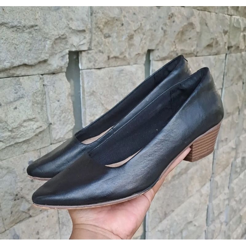 Sepatu  pantofel Clarks black