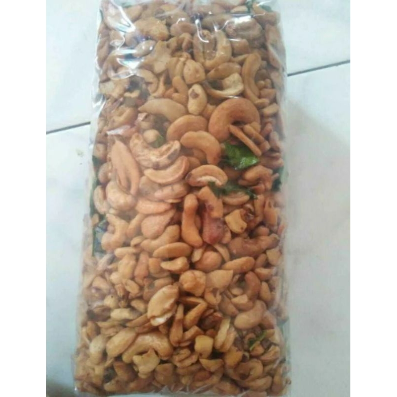 

kacang Mede / kacang mete matang tinggal makan rasa bawang gurih renyah kemasan 250 gr asli wonogiri