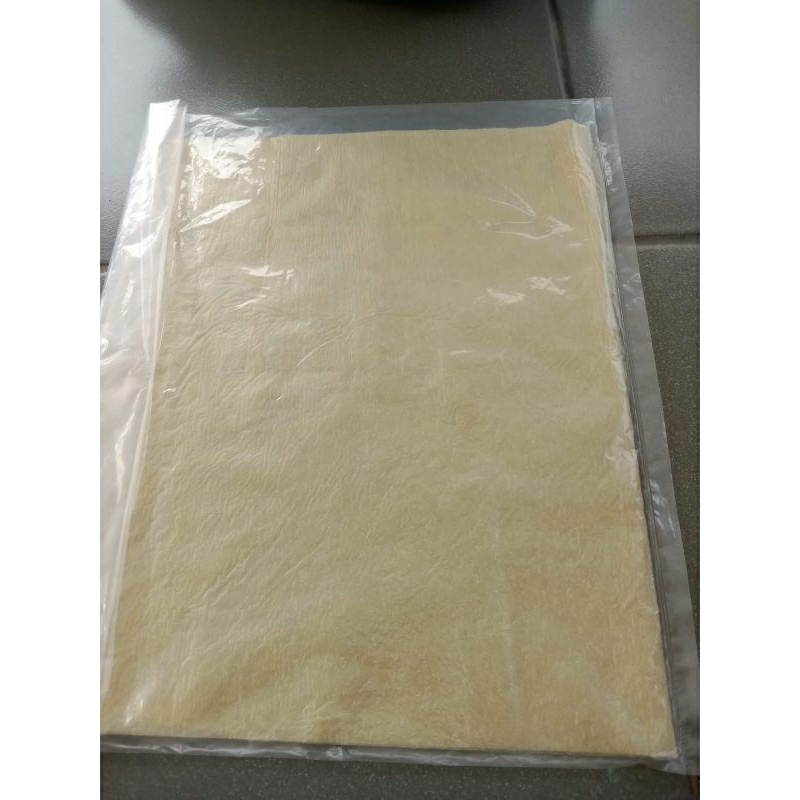 

kulit tahu asin dan tawar .ukuran 40x50 untuk gohyong,hekkeng,dll.