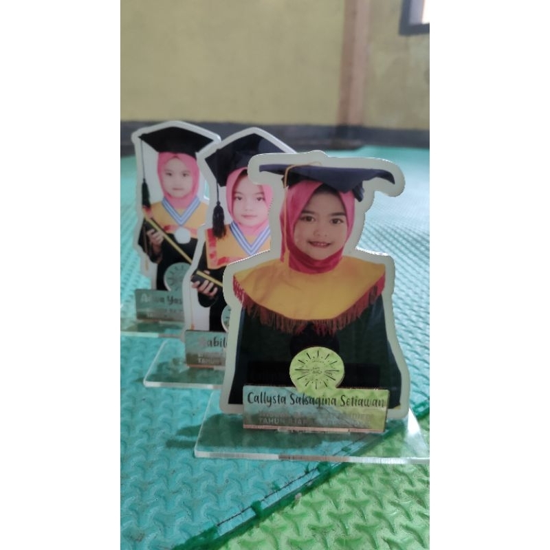 plakat akrilik/ Wisuda / Anniversary / Flower In Frame / Frame 3D /Kado Unik