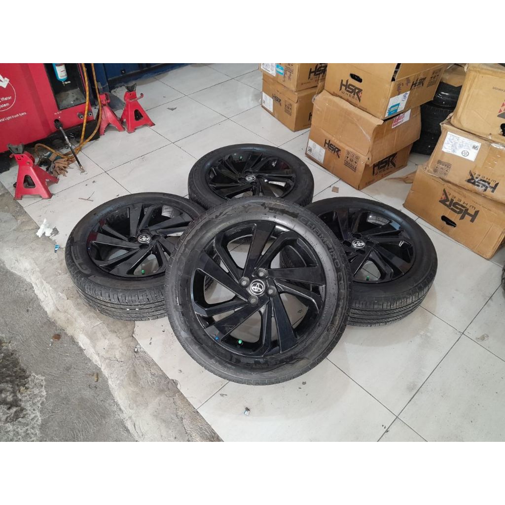 Pelek Mobil Bekas Ring 17 Plus Ban Copotan Standar Velg Mobil Raize R17 Baut 4x100 Original