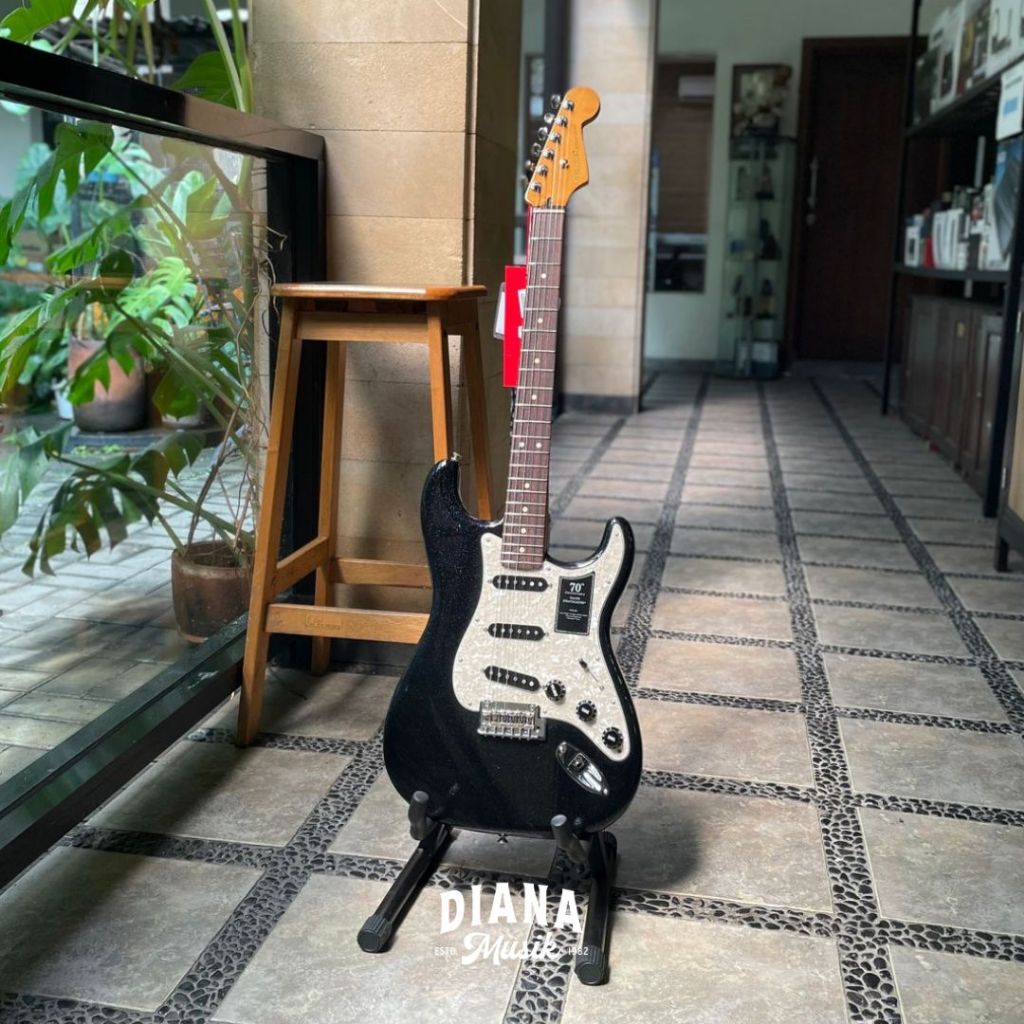 Fender 70th Anniversary Player Stratocaster RW FB, Nebula Noir