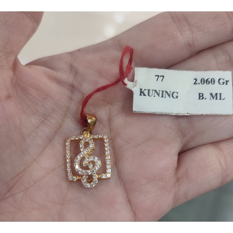 Liontin emas 70 kunci G kotak