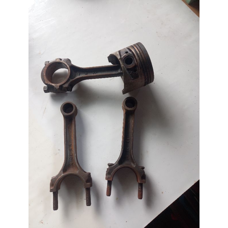 stang piston mitsubishi eterna DOHC