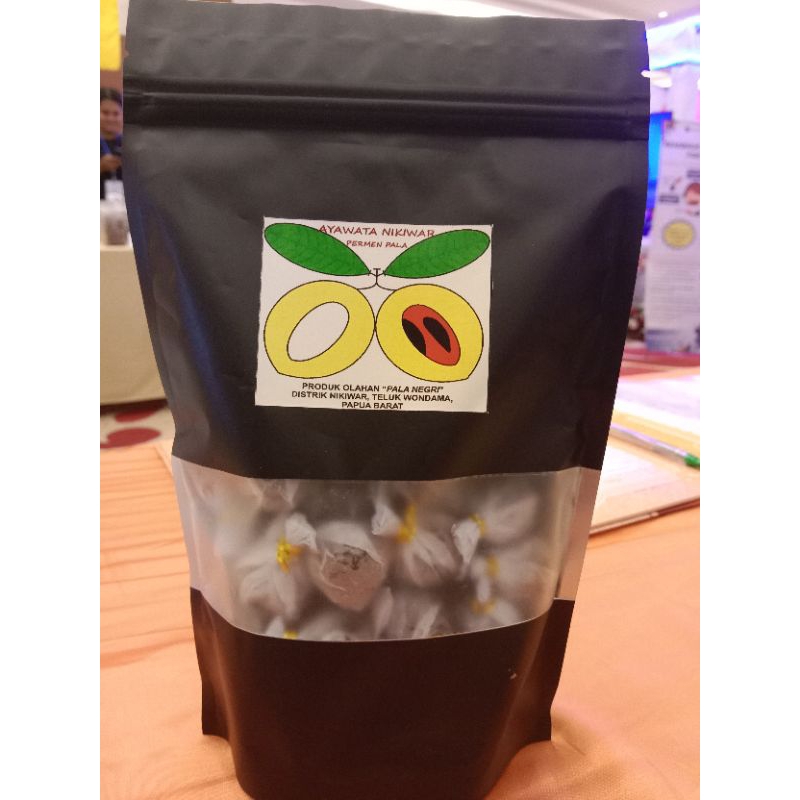 

Ayawata Nikiwar, Permen Pala Dari Kabupaten Teluk Wondama, yang Dibuat Dari Olahan Daging Buah Pala Negeri,200 gr/Pouts.