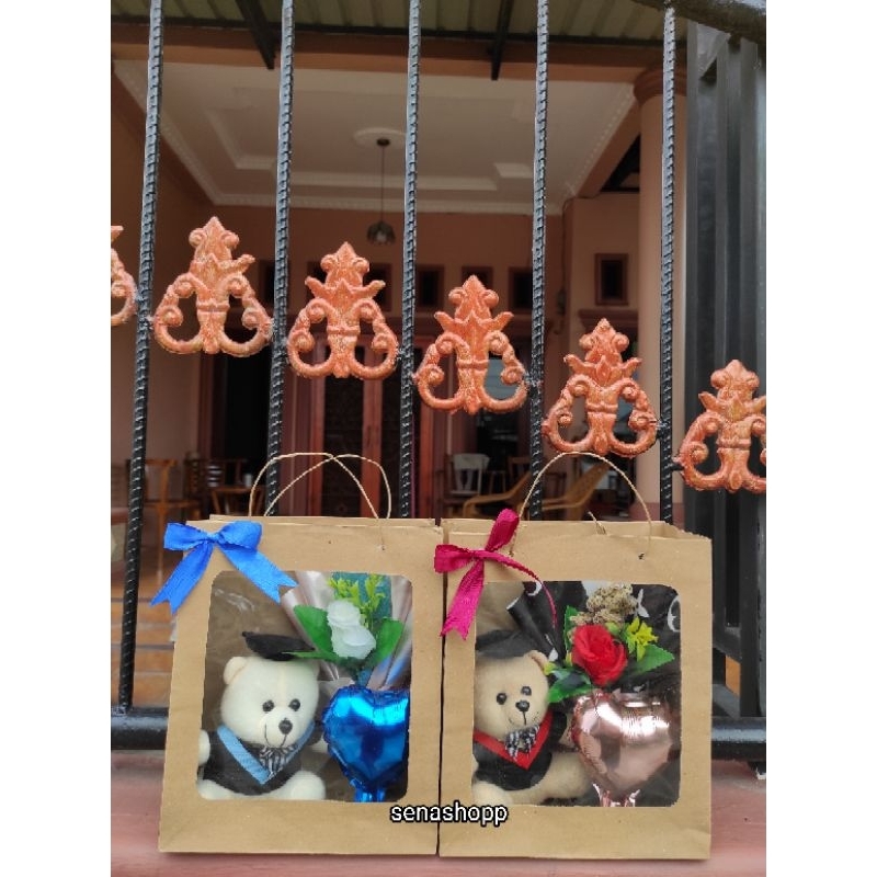 Kado hampers Gift Wisuda bunga boneka | hampers tas bunga boneka | kafo wisuda | sempro hadiah wisud