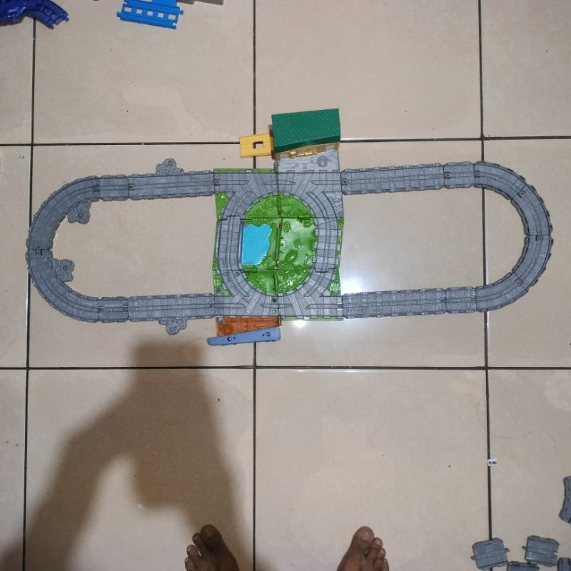 rel kereta Thomas mattel