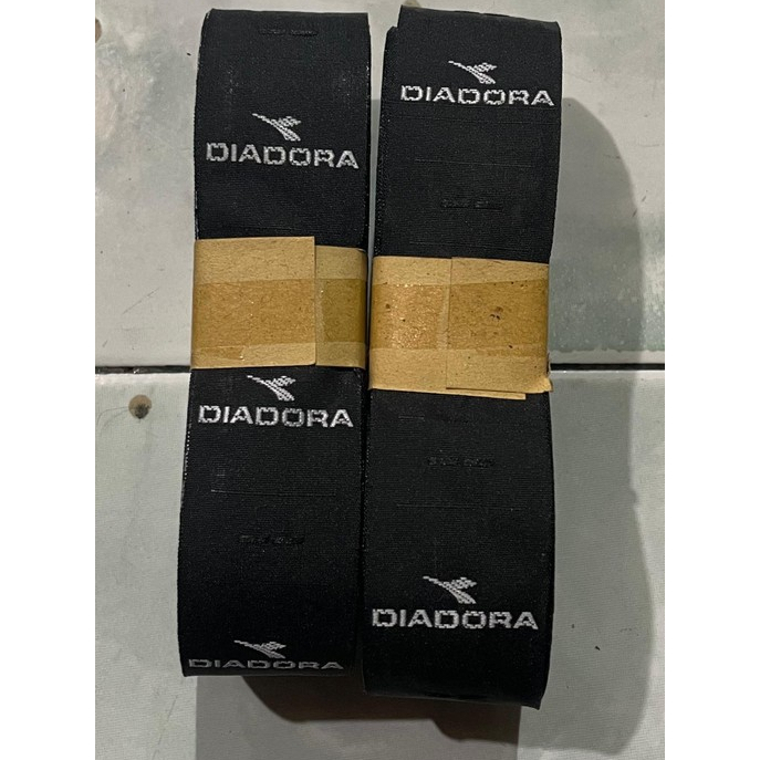 Merk Lidah Sepatu Diadora