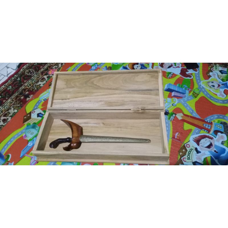 kotak keris dan pusaka rapi