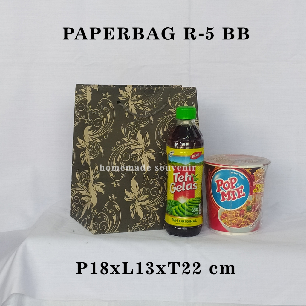 

Tas Souvenir Kertas Ukuran R5 BB Motif Random 18x13x22 cm - 1 Pcs, Cocok untuk Hadiah & Tas Kado