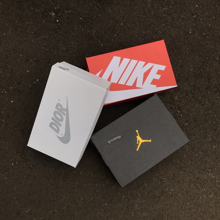 D2289 Box Sepatu Nike