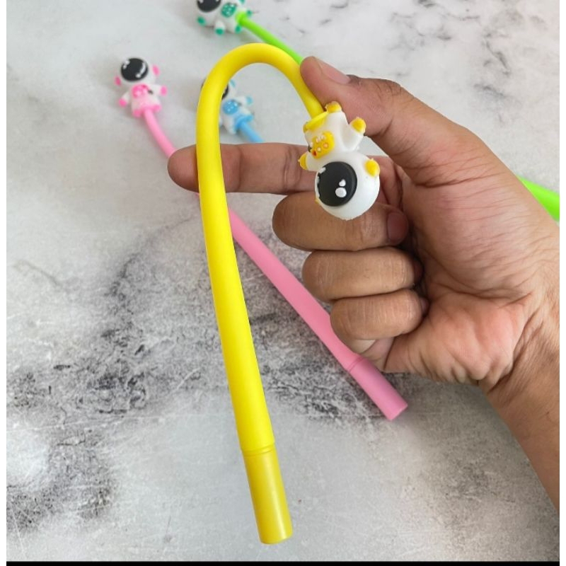 

Pulpen Goyang Astronot Pen Gel Goyang Inul Astronot Alat Tulis Sekolah Termurah