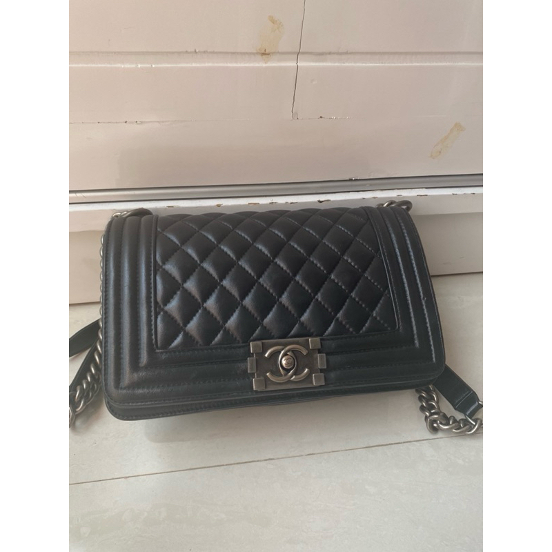 chanel boy medium lambskin